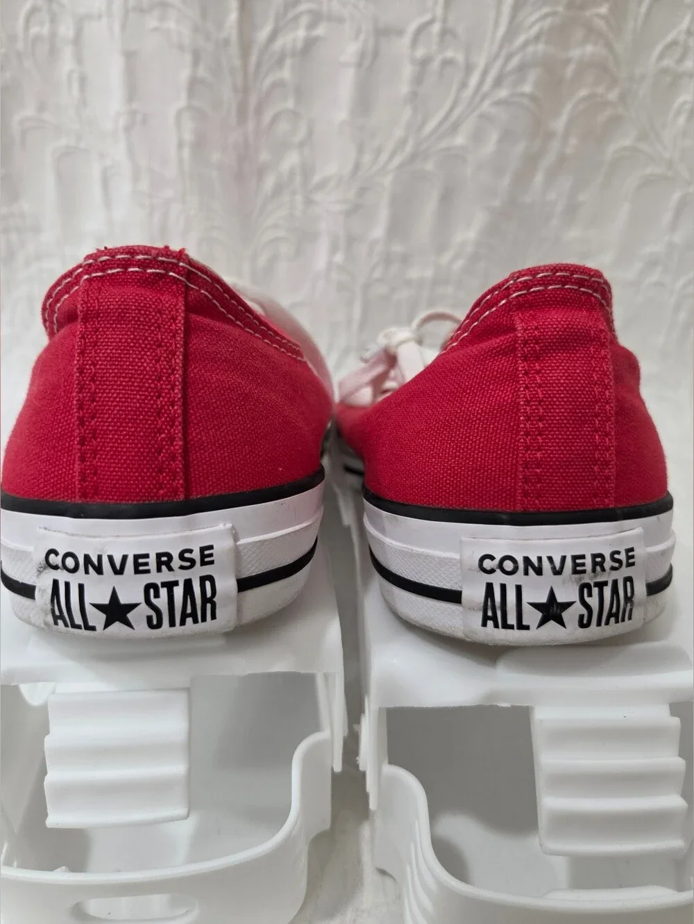 Converse Red Low Top Canvas Sneakers Unisex Mens 8, Womans 10